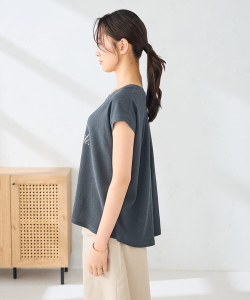 a.v.v(アーヴェヴェ)の「楊柳プリントTシャツ(Tシャツ/カットソー・レディース・チャコールグレー/アイボリー・38/36/40)」の13枚目の写真