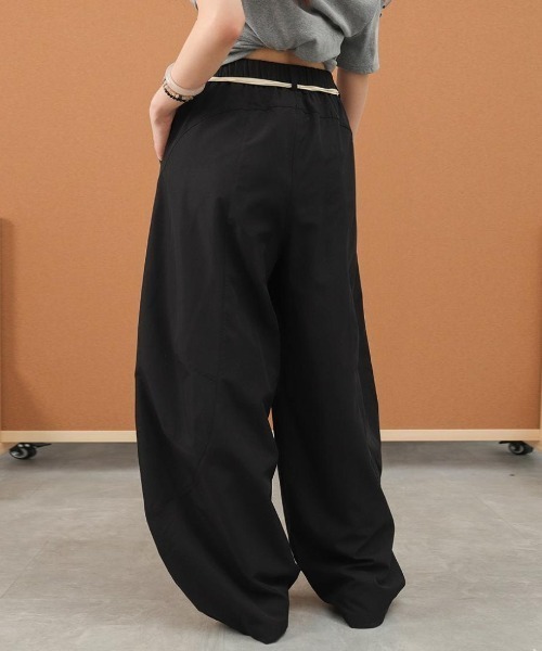 maison de LATIR（メゾンドラティール）の「今っぽい着こなしが叶うカーブワイドパンツ（その他パンツ・レディース・ホワイト/ブラック/カーキ・FREE）」の5枚目の写真
