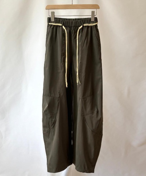 maison de LATIR（メゾンドラティール）の「今っぽい着こなしが叶うカーブワイドパンツ（その他パンツ・レディース・ホワイト/ブラック/カーキ・FREE）」の14枚目の写真