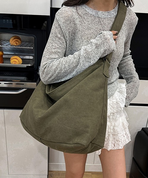 Culto(クルト)の「【大容量 A4サイズ対応】キャンバス ビッグ ショルダーバッグ / ユニセックス(ショルダーバッグ・レディース・ブラック/カーキ/アイボリー・FREE)」の20枚目の写真