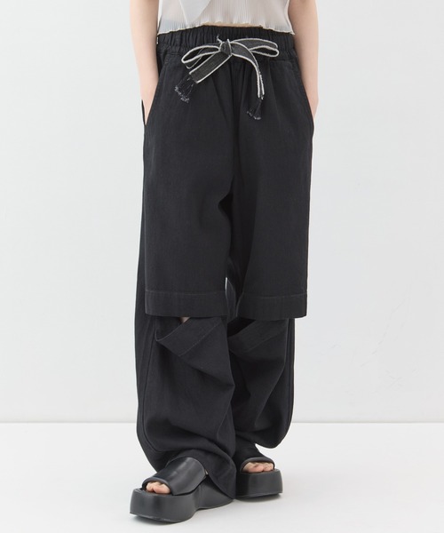 LIVINGTONE(リヴィントーン)の「【LIVINGTONE/リヴィントーン】《STUDIOUS別注》Relaxed open knee/リラックスオープンニーデニム(デニムパンツ・レディース・ブラック/アイボリー・38/36)」の2枚目の写真