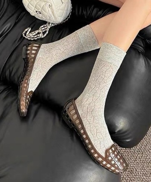 Vipoa(ヴィポア)の「Ballet mesh jelly shoes(サンダル・レディース・ブラウン/アイボリー/クリア/シルバー/ゴールド/ブラック/レッド・SMALL/LARGE/MEDIUM)」の4枚目の写真