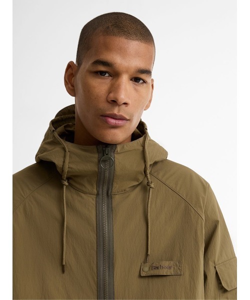 Barbour（バブアー）の「Re-Engineered / リ エンジニアード Flyweight シャワープルーフジャケット（ブルゾン・メンズ・オリーブ/ワイン・SMALL/MEDIUM/LARGE）」の18枚目の写真