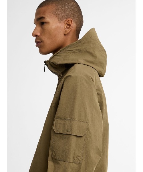 Barbour（バブアー）の「Re-Engineered / リ エンジニアード Flyweight シャワープルーフジャケット（ブルゾン・メンズ・オリーブ/ワイン・SMALL/MEDIUM/LARGE）」の19枚目の写真
