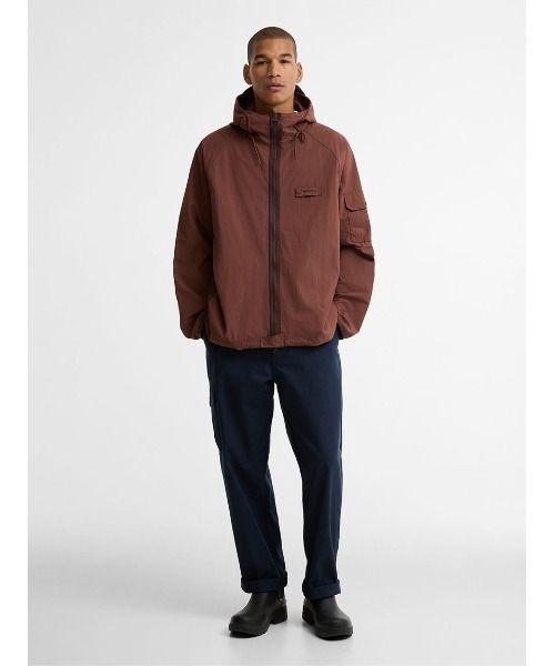 Barbour（バブアー）の「Re-Engineered / リ エンジニアード Flyweight シャワープルーフジャケット（ブルゾン・メンズ・オリーブ/ワイン・SMALL/MEDIUM/LARGE）」の21枚目の写真
