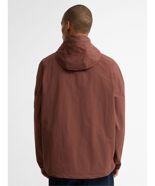 Barbour（バブアー）の「Re-Engineered / リ エンジニアード Flyweight シャワープルーフジャケット（ブルゾン・メンズ・オリーブ/ワイン・SMALL/MEDIUM/LARGE）」の4枚目の写真