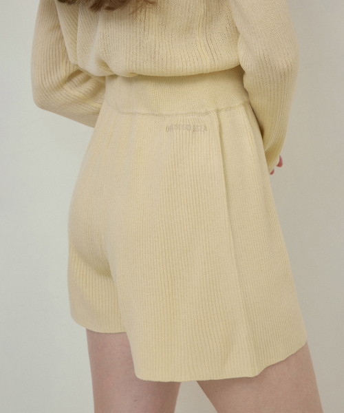 OURNOSTALGIA(アワー ノスタルジア)の「Lush basic knit setup shorts_Butter yellow(OC25-KN10)(その他パンツ・レディース・イエロー・FREE)」の3枚目の写真