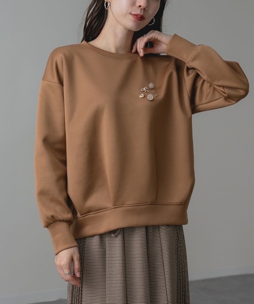ANNA LUNA(アンナルナ)の「【ANNA LUNA】ビジューモチーフ が映える 裾タック プルオーバー(Tシャツ/カットソー・レディース・キャメル/グレー/ブラック・MEDIUM)」の1枚目の写真