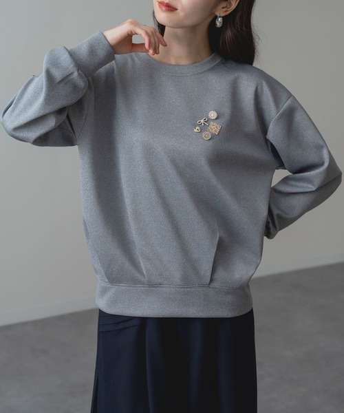 ANNA LUNA(アンナルナ)の「【ANNA LUNA】ビジューモチーフ が映える 裾タック プルオーバー(Tシャツ/カットソー・レディース・キャメル/グレー/ブラック・MEDIUM)」の3枚目の写真