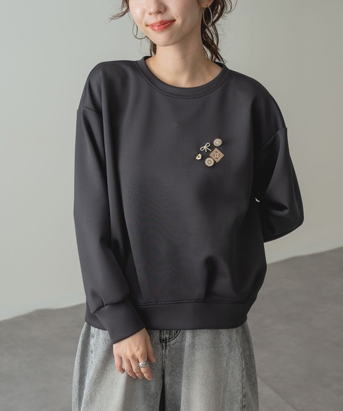 ANNA LUNA(アンナルナ)の「【ANNA LUNA】ビジューモチーフ が映える 裾タック プルオーバー(Tシャツ/カットソー・レディース・キャメル/グレー/ブラック・MEDIUM)」の2枚目の写真