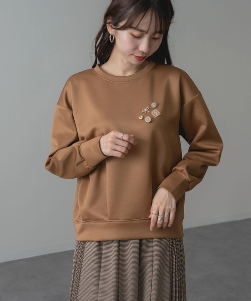 ANNA LUNA(アンナルナ)の「【ANNA LUNA】ビジューモチーフ が映える 裾タック プルオーバー(Tシャツ/カットソー・レディース・キャメル/グレー/ブラック・MEDIUM)」の8枚目の写真