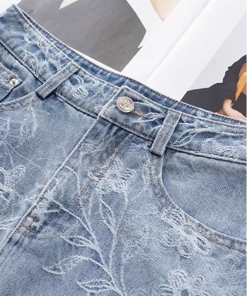 &soiree(アンドソワレ)の「フラワーモチーフデニムフレアスカート(スカート・レディース・ブルー・X-LARGE/LARGE/MEDIUM)」の5枚目の写真