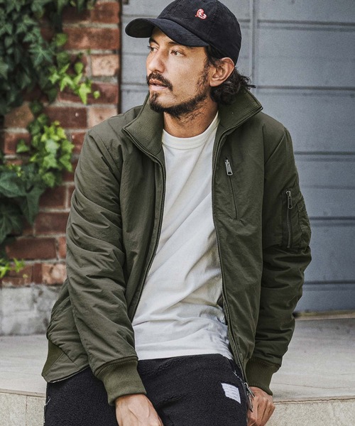 wjk reluxe(ダブルジェーケーリラックス)の「mj11773- Padded Stand Collar MA-1 中綿MA-1ジャケット(WR26W-03)(MA-1・メンズ・オリーブ/ブラック/ネイビー・L/M/S)」の1枚目の写真