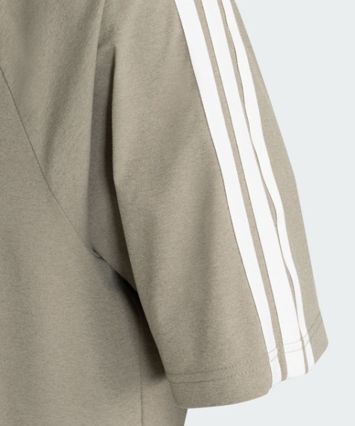 adidas(アディダス)の「クールフィーリング オーバーサイズフィット スリーストライプス 半袖Tシャツ / アディダス adidas(Tシャツ/カットソー・メンズ・グリーン・XX-LARGE/3XL/LARGE/MEDIUM/SMALL/X-LARGE/X-SMALL)」の4枚目の写真