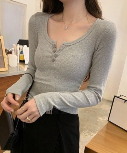 MELT(メルト)の「【サイズ展開あり】ヘンリーネックシンプル長袖ロンT/細見え(Tシャツ/カットソー・レディース・ホワイト/ブラック/グレー・M/L)」の3枚目の写真