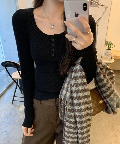 MELT(メルト)の「【サイズ展開あり】ヘンリーネックシンプル長袖ロンT/細見え(Tシャツ/カットソー・レディース・ホワイト/ブラック/グレー・M/L)」の13枚目の写真