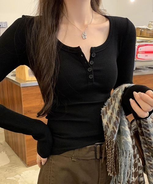 MELT(メルト)の「【サイズ展開あり】ヘンリーネックシンプル長袖ロンT/細見え(Tシャツ/カットソー・レディース・ホワイト/ブラック/グレー・M/L)」の11枚目の写真
