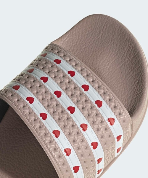 adidas(アディダス)の「アディレッタ サンダル / Adilette Slides / アディダスオリジナルス adidas Originals(サンダル・レディース・ピンク・24.5cm/23.5cm/22.5cm/26.5cm/25.5cm/27.5cm/28.5cm)」の7枚目の写真