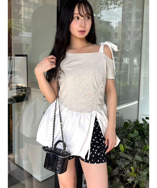 CALNAMUR（カルナムール）の「ワンショルデザイン半袖トップス（Tシャツ/カットソー・レディース・ブラック/イエロー/ライトグレー・FREE）」の2枚目の写真
