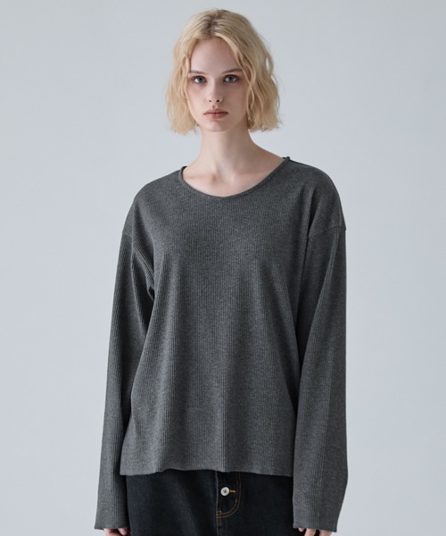 VELNUS(ベルナス)の「【VELNUS】Cropped V-Neck Ribbed Knit Long-Sleeve T-Shirt/クロップド Vネック リブニットロングTシャツ(Tシャツ/カットソー・メンズ・チャコールグレー/ブラック・M/S/L)」の4枚目の写真
