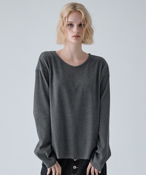 VELNUS(ベルナス)の「【VELNUS】Cropped V-Neck Ribbed Knit Long-Sleeve T-Shirt/クロップド Vネック リブニットロングTシャツ(Tシャツ/カットソー・メンズ・チャコールグレー/ブラック・M/S/L)」の7枚目の写真