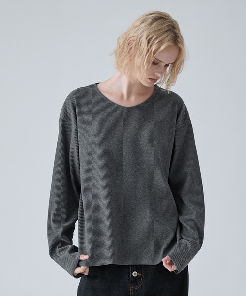 VELNUS(ベルナス)の「【VELNUS】Cropped V-Neck Ribbed Knit Long-Sleeve T-Shirt/クロップド Vネック リブニットロングTシャツ(Tシャツ/カットソー・メンズ・チャコールグレー/ブラック・M/S/L)」の8枚目の写真