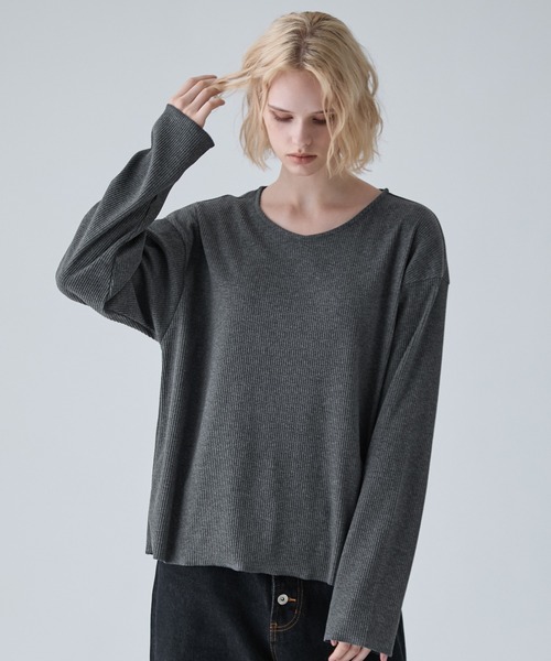 VELNUS(ベルナス)の「【VELNUS】Cropped V-Neck Ribbed Knit Long-Sleeve T-Shirt/クロップド Vネック リブニットロングTシャツ(Tシャツ/カットソー・メンズ・チャコールグレー/ブラック・M/S/L)」の9枚目の写真