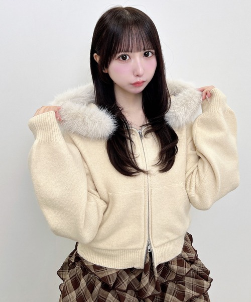 INGNI(イング)の「エコファー付ニットパーカー(パーカー・レディース・ベージュ/チャコールグレー/アイボリー/グレー・M)」の4枚目の写真