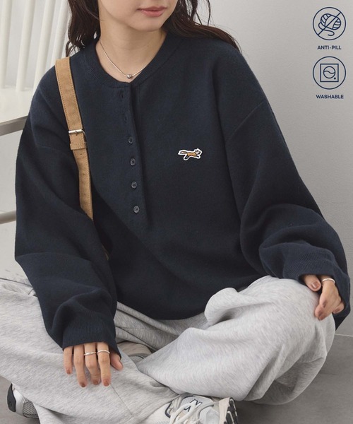 THE FOX 聯名徽章刺繡 類衛衣寬版剪裁亨利領針織衫