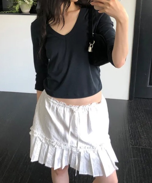LOENNE(ロエヌ)の「V-Neck Slim Tee / VネックスリムTシャツ(Tシャツ/カットソー・レディース・チャコールグレー/ブラック・FREE)」の6枚目の写真
