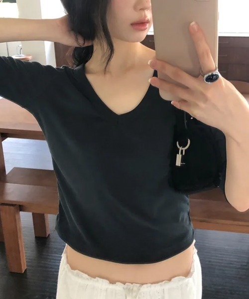 LOENNE(ロエヌ)の「V-Neck Slim Tee / VネックスリムTシャツ(Tシャツ/カットソー・レディース・チャコールグレー/ブラック・FREE)」の8枚目の写真