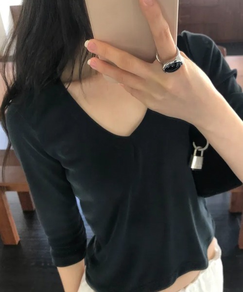 LOENNE(ロエヌ)の「V-Neck Slim Tee / VネックスリムTシャツ(Tシャツ/カットソー・レディース・チャコールグレー/ブラック・FREE)」の9枚目の写真