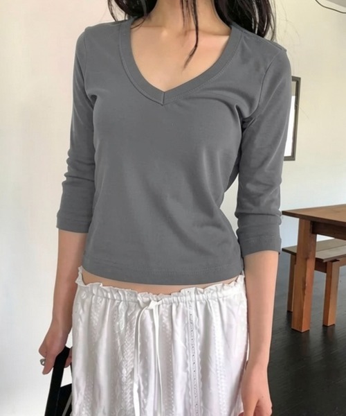 LOENNE(ロエヌ)の「V-Neck Slim Tee / VネックスリムTシャツ(Tシャツ/カットソー・レディース・チャコールグレー/ブラック・FREE)」の17枚目の写真