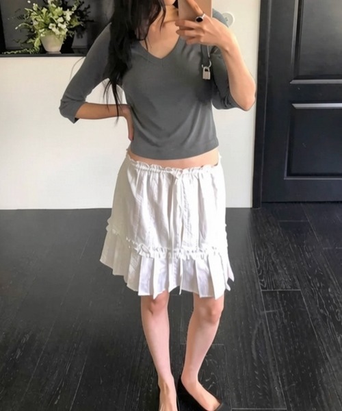 LOENNE(ロエヌ)の「V-Neck Slim Tee / VネックスリムTシャツ(Tシャツ/カットソー・レディース・チャコールグレー/ブラック・FREE)」の19枚目の写真