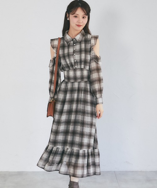 tocco closet(トッコ クローゼット)の「ウエストシャーリングフリルオープンショルダーチェックシャツワンピース(ワンピース・レディース・ブラック/ブラウン・M)」の2枚目の写真