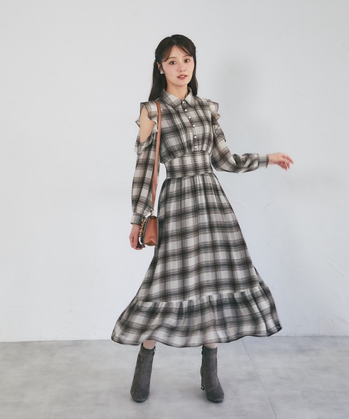 tocco closet(トッコ クローゼット)の「ウエストシャーリングフリルオープンショルダーチェックシャツワンピース(ワンピース・レディース・ブラック/ブラウン・M)」の15枚目の写真