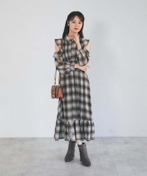 tocco closet(トッコ クローゼット)の「ウエストシャーリングフリルオープンショルダーチェックシャツワンピース(ワンピース・レディース・ブラック/ブラウン・M)」の16枚目の写真