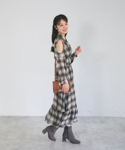 tocco closet(トッコ クローゼット)の「ウエストシャーリングフリルオープンショルダーチェックシャツワンピース(ワンピース・レディース・ブラック/ブラウン・M)」の17枚目の写真