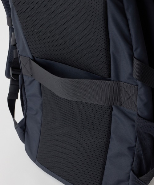 WILD THINGS(ワイルドシングス)の「【WILD THINGS】METROPOLIS BACK PACK L(バックパック/リュック・レディース・ベージュ/ブラック・ONE SIZE)」の22枚目の写真