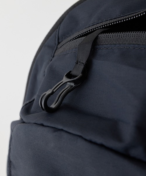 WILD THINGS(ワイルドシングス)の「【WILD THINGS】METROPOLIS BACK PACK L(バックパック/リュック・レディース・ベージュ/ブラック・ONE SIZE)」の18枚目の写真
