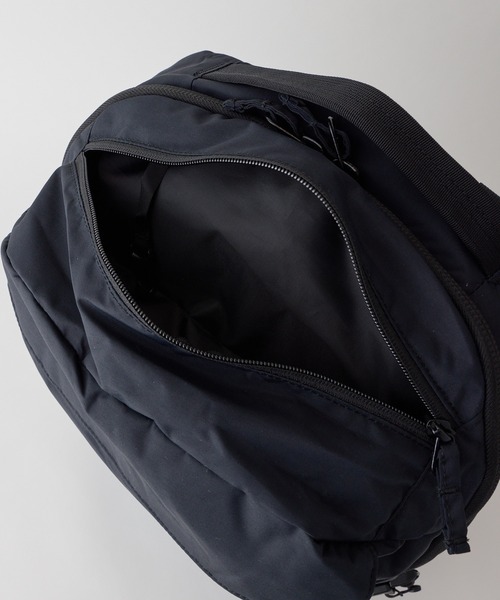 WILD THINGS(ワイルドシングス)の「【WILD THINGS】METROPOLIS BACK PACK L(バックパック/リュック・レディース・ベージュ/ブラック・ONE SIZE)」の9枚目の写真