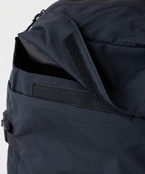 WILD THINGS(ワイルドシングス)の「【WILD THINGS】METROPOLIS BACK PACK L(バックパック/リュック・レディース・ベージュ/ブラック・ONE SIZE)」の11枚目の写真
