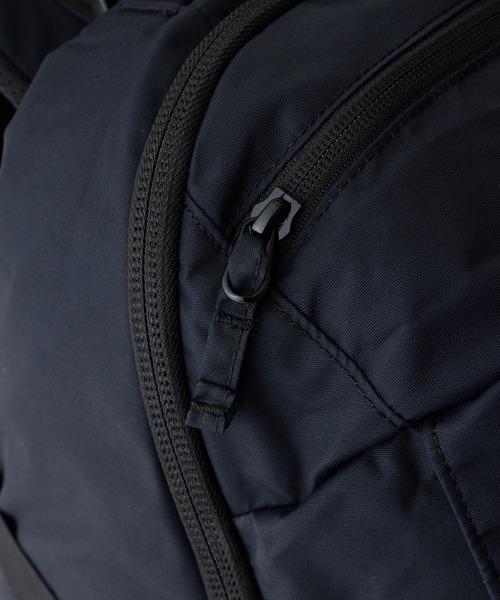 WILD THINGS(ワイルドシングス)の「【WILD THINGS】METROPOLIS BACK PACK L(バックパック/リュック・レディース・ベージュ/ブラック・ONE SIZE)」の6枚目の写真
