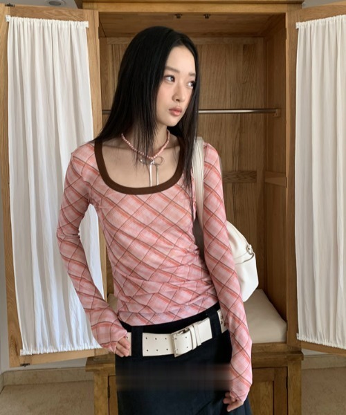 SHEPP(シープ)の「【26年秋冬新作】バイカラー パイピング チェック柄 シアープルオーバー バイカラートップス(Tシャツ/カットソー・レディース・グレー/ピンク・M)」の7枚目の写真