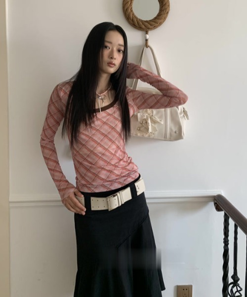 SHEPP(シープ)の「【26年秋冬新作】バイカラー パイピング チェック柄 シアープルオーバー バイカラートップス(Tシャツ/カットソー・レディース・グレー/ピンク・M)」の4枚目の写真