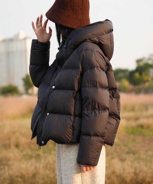 yuue' ( wear )(ユーイ)の「フードパーカーボリューム中綿ダウンジャケット(ダウンジャケット/コート・レディース・ブラック/アイボリー・FREE)」の9枚目の写真