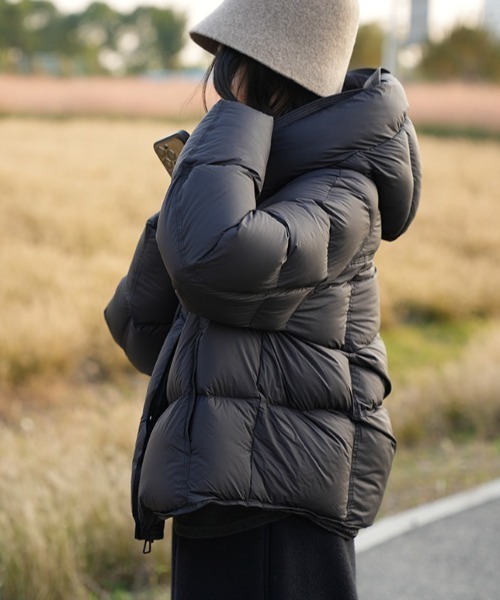 yuue' ( wear )(ユーイ)の「フードパーカーボリューム中綿ダウンジャケット(ダウンジャケット/コート・レディース・ブラック/アイボリー・FREE)」の7枚目の写真