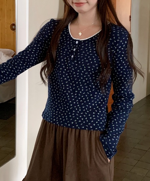HALEY PESCA(ヘーリーペスカ)の「HALEY PESCA/小花柄 メローヘンリーネック 長袖トップス コケットコア ロマンティックコア(Tシャツ/カットソー・レディース・ブルー/グレー・FREE)」の2枚目の写真