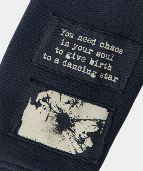 MAISON MINED（メゾンミネド）の「ALTERED VISION パッチフーディ ネイビー（パーカー・メンズ・その他・SMALL/MEDIUM/LARGE）」の9枚目の写真