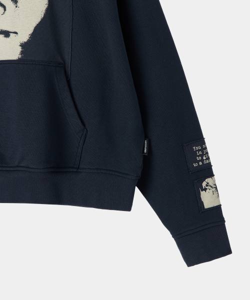 MAISON MINED（メゾンミネド）の「ALTERED VISION パッチフーディ ネイビー（パーカー・メンズ・その他・SMALL/MEDIUM/LARGE）」の10枚目の写真